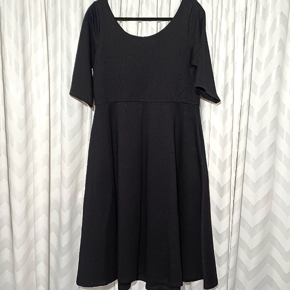 City Chic Elbow Sleeve Dress - Picture 7 of 9